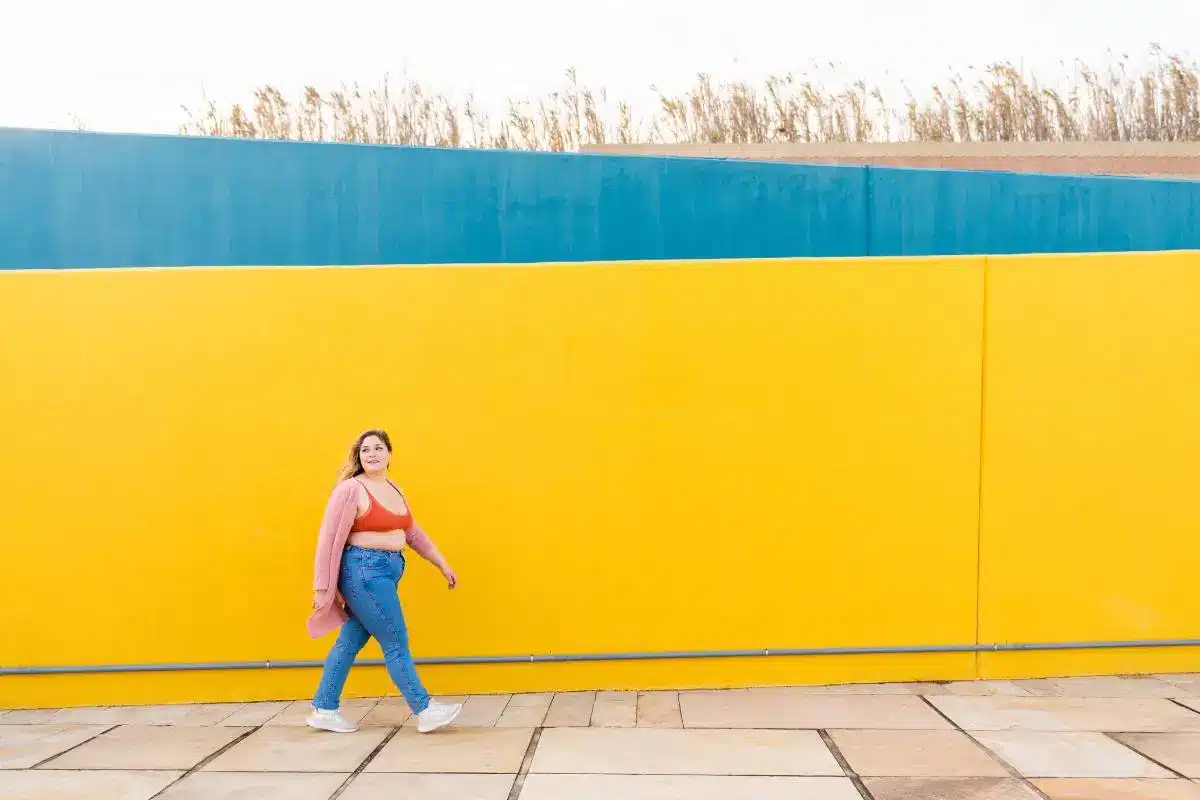 Monte um guarda-roupa versátil e elegante para o escritório em tamanhos maiores