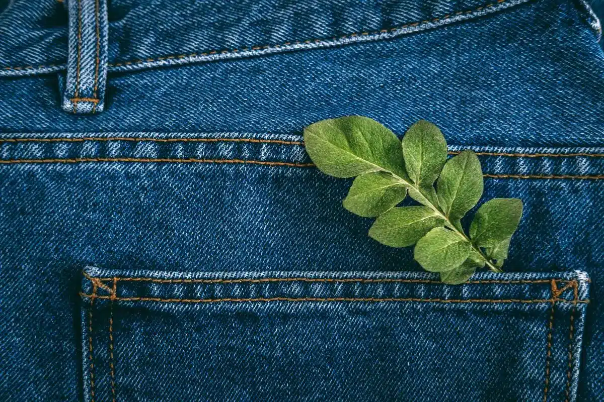 O papel das marcas de moda na luta contra o desperdício de vestuário: iniciativas e responsabilidades. O papel das marcas de moda na luta contra o desperdício de vestuário: iniciativas e responsabilidades.