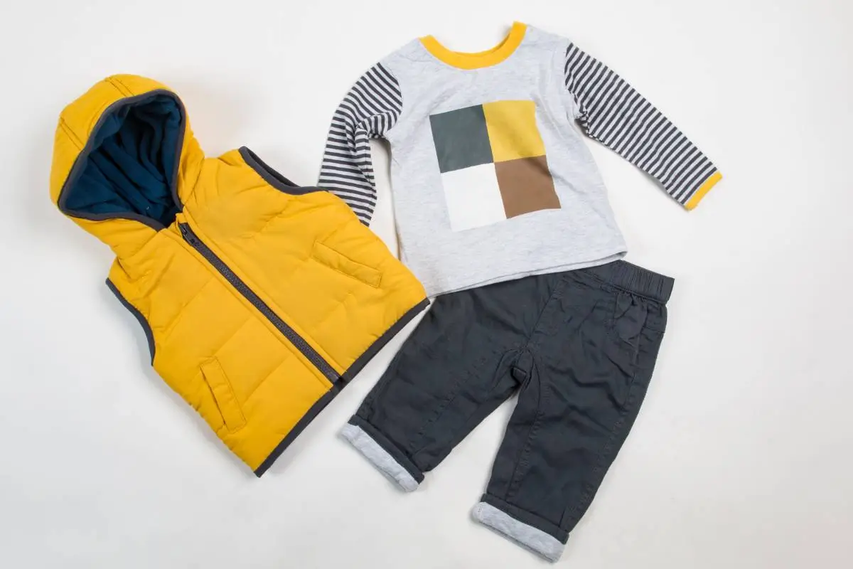 Proteção e estilo: como escolher as melhores roupas para manter seu bebê confortável e seguro