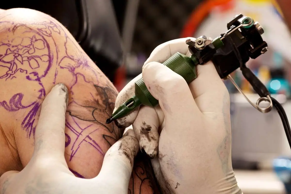 A arte no corpo: como escolher o desenho perfeito para sua tatuagem feminina A arte no corpo: como escolher o desenho perfeito para sua tatuagem feminina