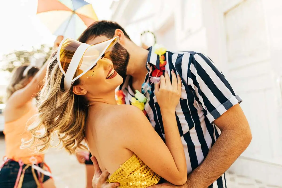 Alternativas divertidas para curtir o carnaval em meio à chuva
