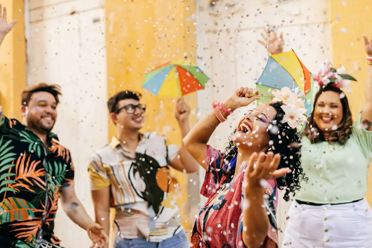 Como transformar um dia chuvoso em um carnaval inesquecível