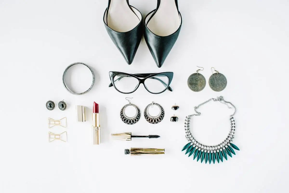 Conjunto saia midi e cropped: a aposta certeira para um look fashion e moderno