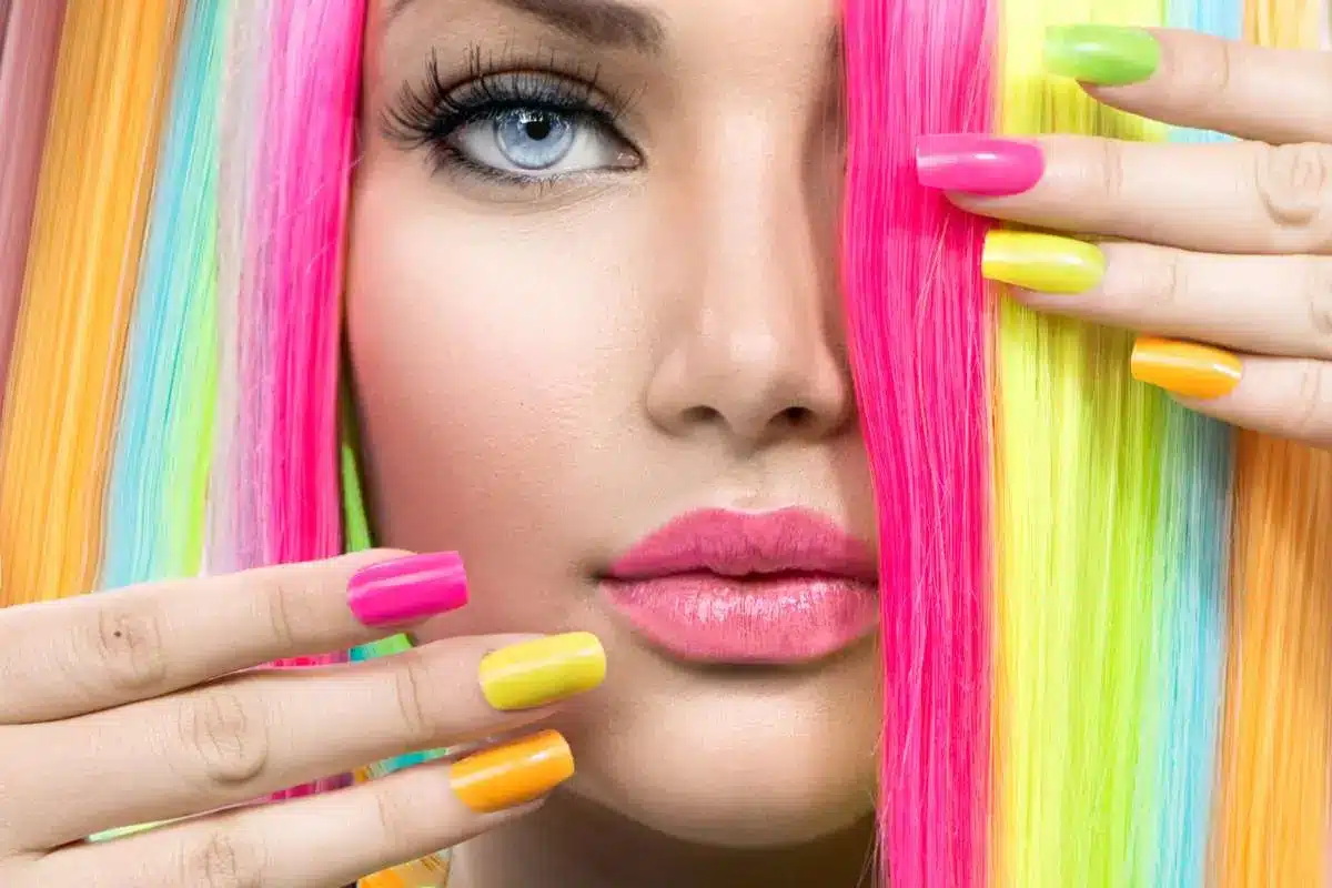 Dicas de nail art: como combinar as cores de esmalte da moda para criar efeitos incríveis Dicas de nail art: como combinar as cores de esmalte da moda para criar efeitos incríveis