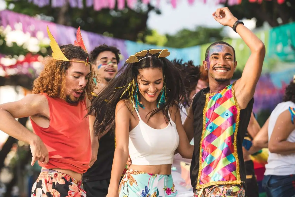 O que fazer no carnaval quando a chuva não dá trégua