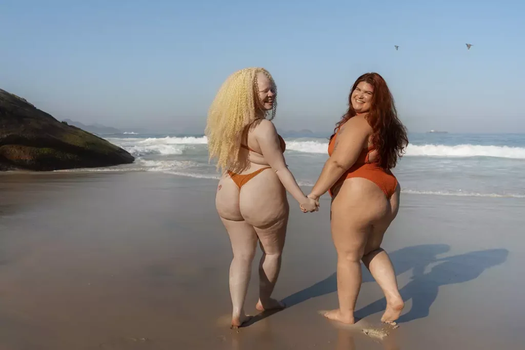 Moda praia inclusiva: como valorizar o corpo com biquínis plus size
