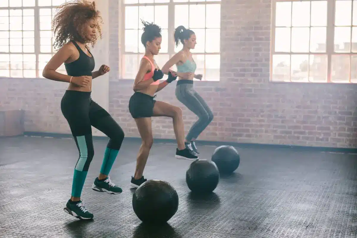 Além da malhação: veja como usar a calça de academia no dia a dia sem perder o estilo Além da malhação: veja como usar a calça de academia no dia a dia sem perder o estilo