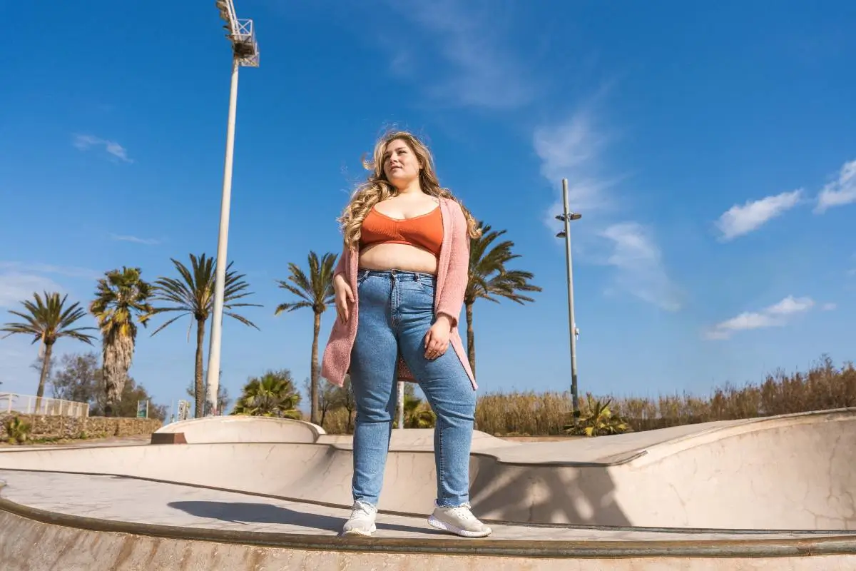 Conheça as tendências de biquíni plus size para arrasar neste verão