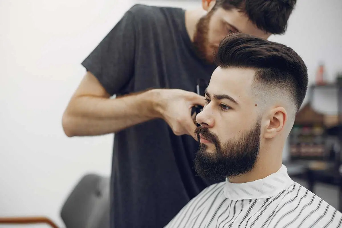 Dicas e truques para manter o moicano disfarçado em cabelos lisos